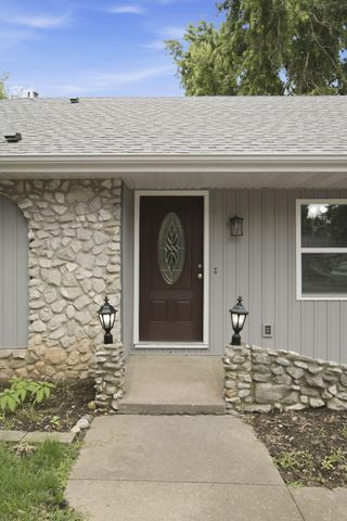 3815 S Queens Court, Springfield, MO 65807