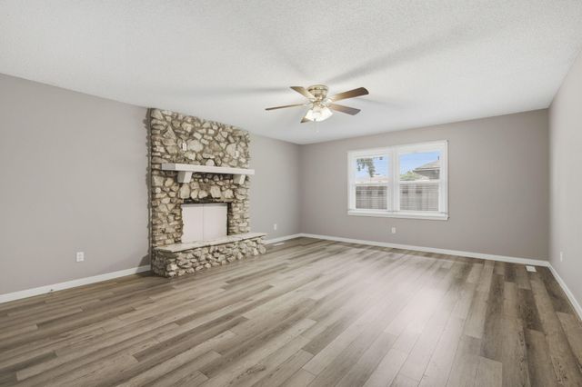 3815 S Queens Court, Springfield, MO 65807