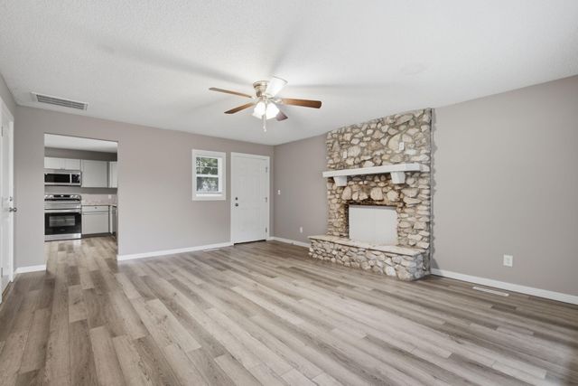 3815 S Queens Court, Springfield, MO 65807
