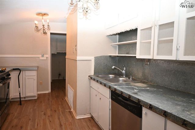 801 N AVENUE C, Burkburnett, TX 76354