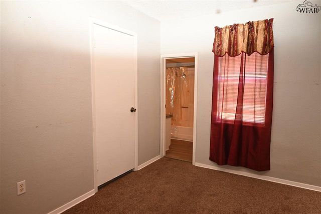 801 N AVENUE C, Burkburnett, TX 76354