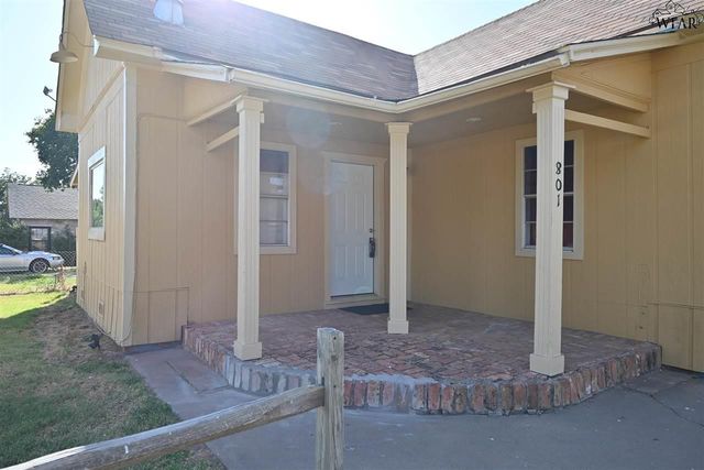 801 N AVENUE C, Burkburnett, TX 76354