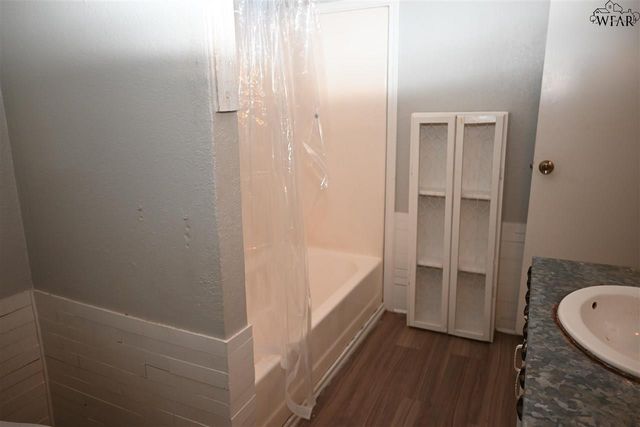 801 N AVENUE C, Burkburnett, TX 76354