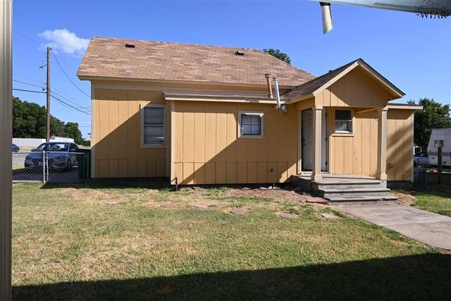 801 N AVENUE C, Burkburnett, TX 76354