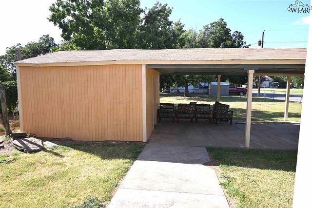 801 N AVENUE C, Burkburnett, TX 76354