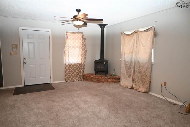 801 N AVENUE C, Burkburnett, TX 76354