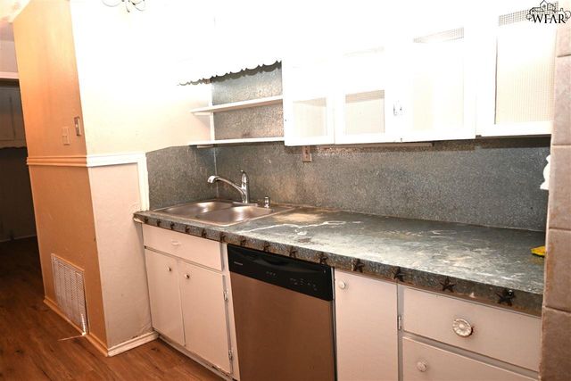 801 N AVENUE C, Burkburnett, TX 76354