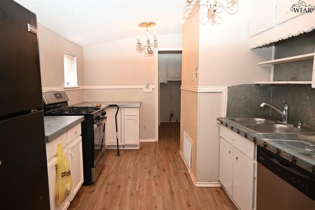 801 N AVENUE C, Burkburnett, TX 76354