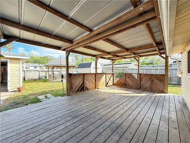 629 Sheridan Dr, Corpus Christi, TX 78412