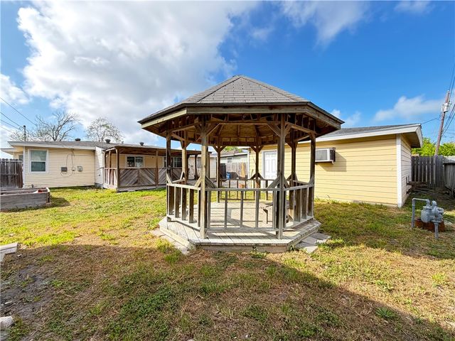 629 Sheridan Dr, Corpus Christi, TX 78412