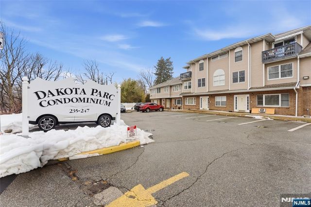 235 Dakota 10, Paterson, NJ 07503