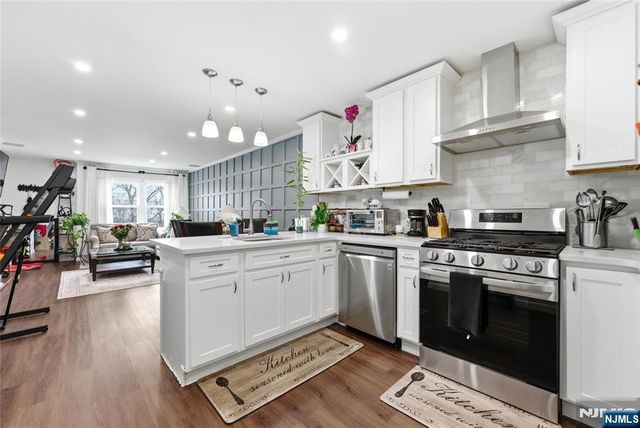 235 Dakota 10, Paterson, NJ 07503