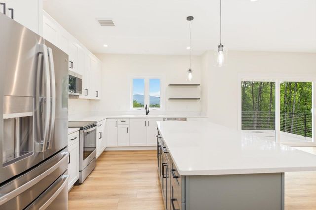 7 Spring Hill Road, Hancock, NH 03449