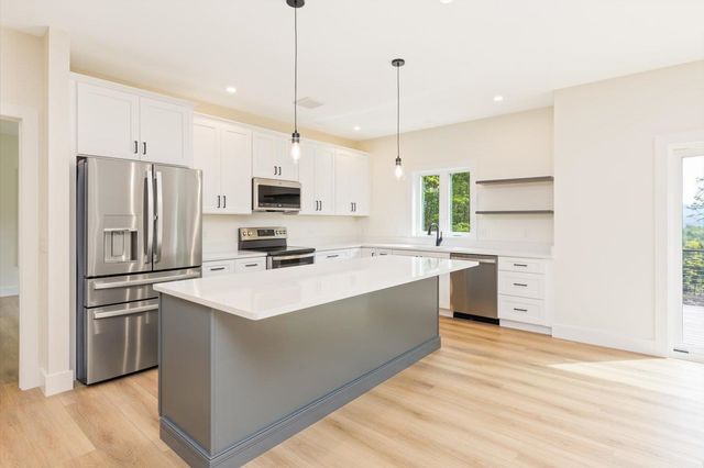7 Spring Hill Road, Hancock, NH 03449