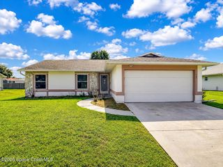 760 Highland Avenue NW, Palm Bay, FL 32907