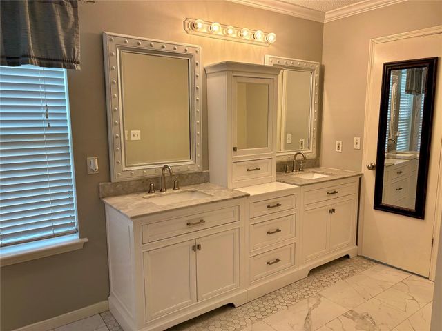 3909 Ashwood Drive, Pearland, TX 77584