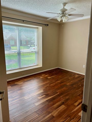 3909 Ashwood Drive, Pearland, TX 77584
