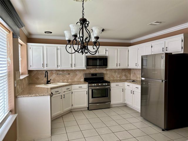 3909 Ashwood Drive, Pearland, TX 77584