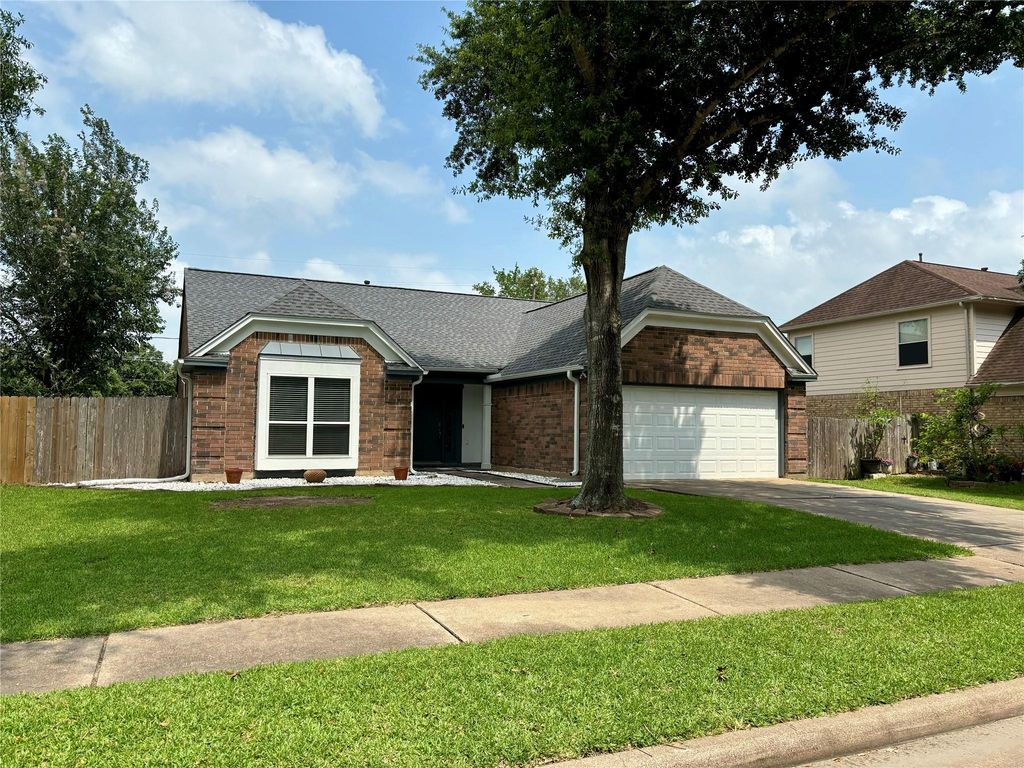 3909 Ashwood Drive, Pearland, TX 77584