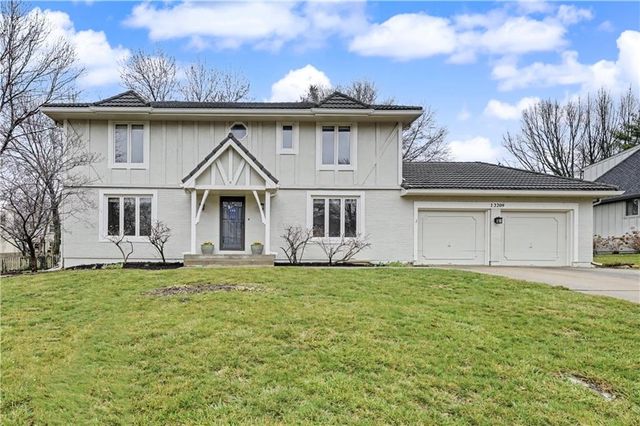 12209 Aberdeen Road, Leawood, KS 66209