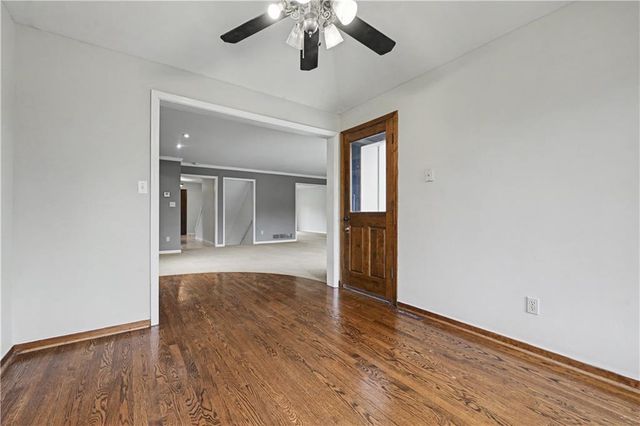 12209 Aberdeen Road, Leawood, KS 66209