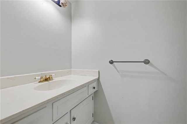 12209 Aberdeen Road, Leawood, KS 66209