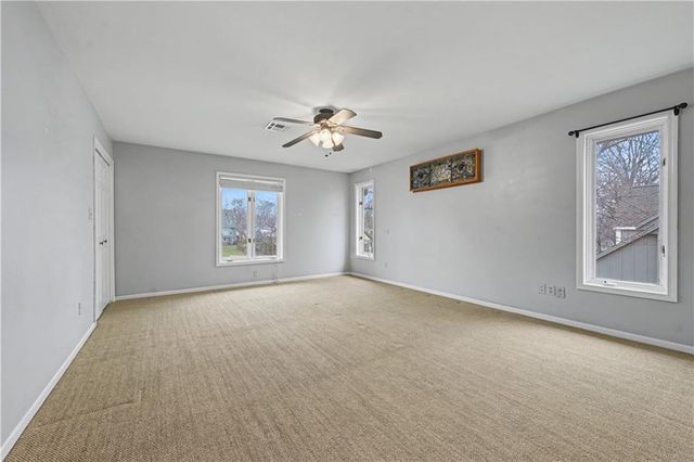 12209 Aberdeen Road, Leawood, KS 66209