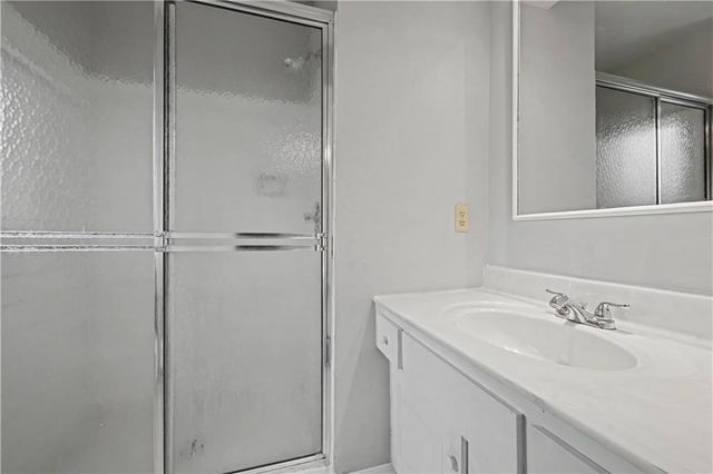 12209 Aberdeen Road, Leawood, KS 66209