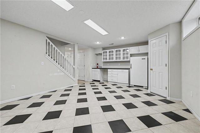 12209 Aberdeen Road, Leawood, KS 66209