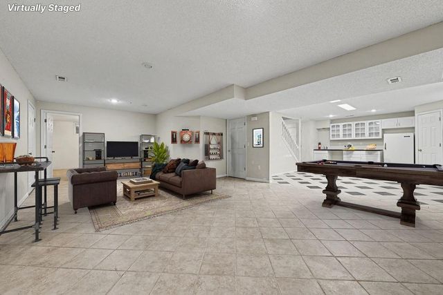 12209 Aberdeen Road, Leawood, KS 66209