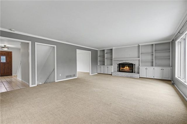 12209 Aberdeen Road, Leawood, KS 66209