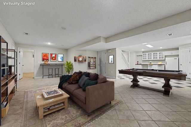 12209 Aberdeen Road, Leawood, KS 66209