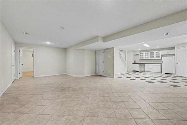 12209 Aberdeen Road, Leawood, KS 66209