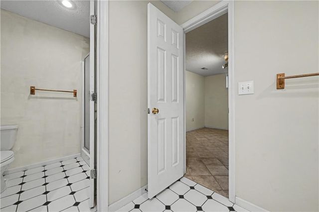 12209 Aberdeen Road, Leawood, KS 66209