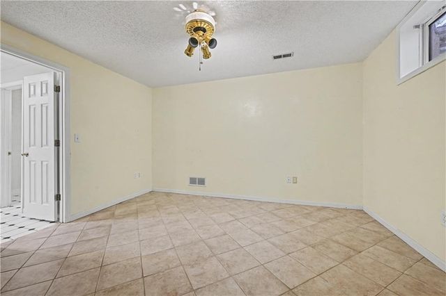 12209 Aberdeen Road, Leawood, KS 66209