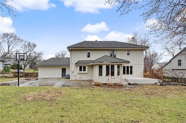 12209 Aberdeen Road, Leawood, KS 66209