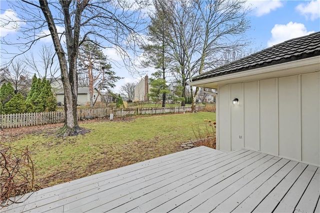 12209 Aberdeen Road, Leawood, KS 66209