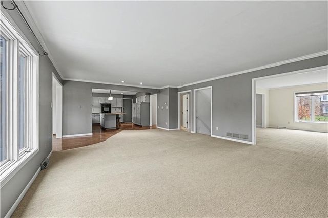 12209 Aberdeen Road, Leawood, KS 66209