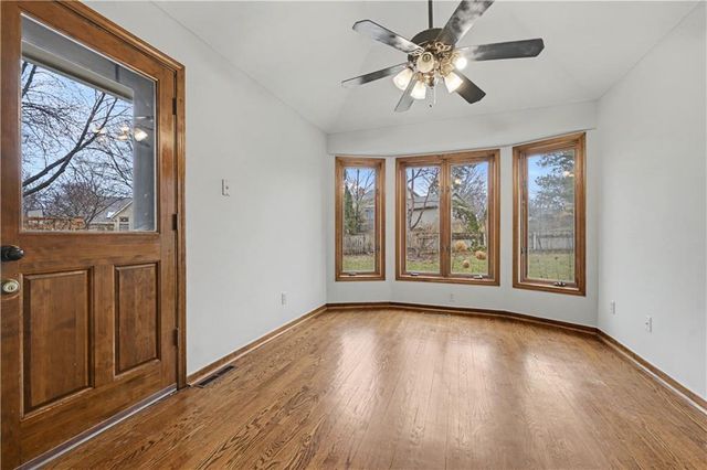 12209 Aberdeen Road, Leawood, KS 66209