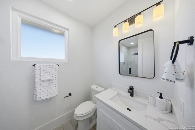 113 Hidden Cove, Floresville, TX 78114