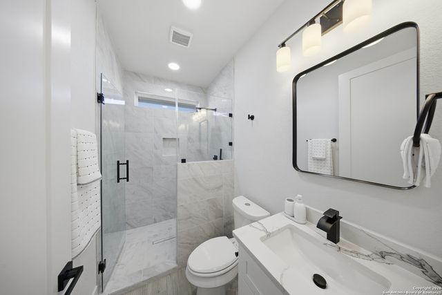 113 Hidden Cove, Floresville, TX 78114