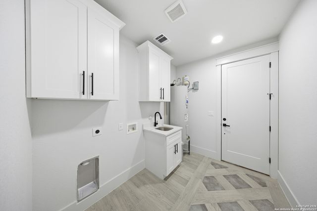 113 Hidden Cove, Floresville, TX 78114