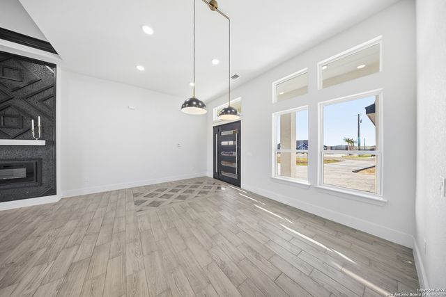 113 Hidden Cove, Floresville, TX 78114