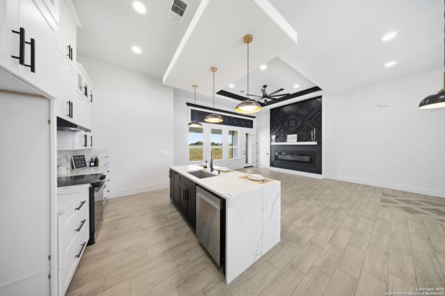 113 Hidden Cove, Floresville, TX 78114