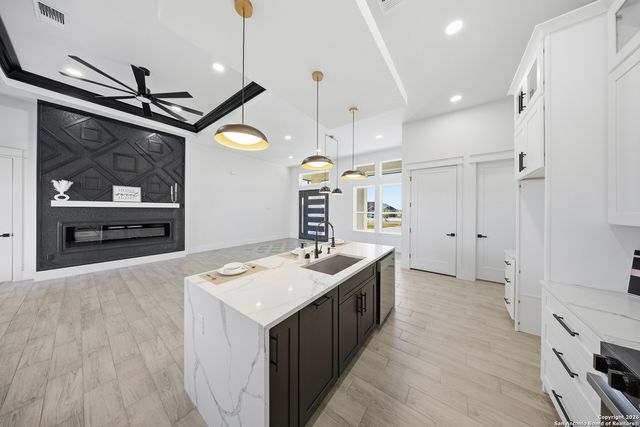 113 Hidden Cove, Floresville, TX 78114