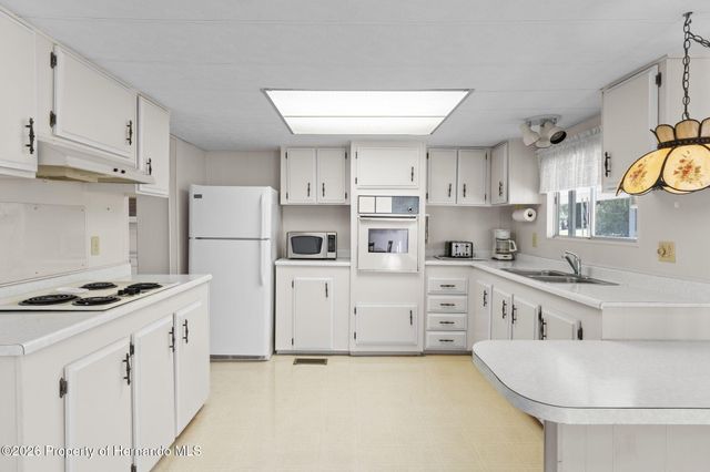 7156 Fairlane Avenue, Brooksville, FL 34613