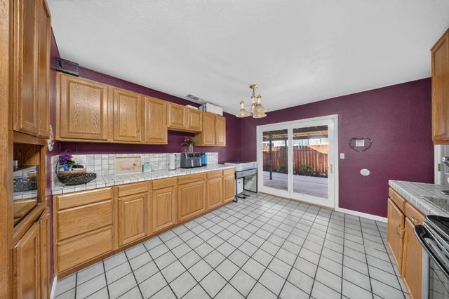 7560 Lemarsh Way, Sacramento, CA 95822