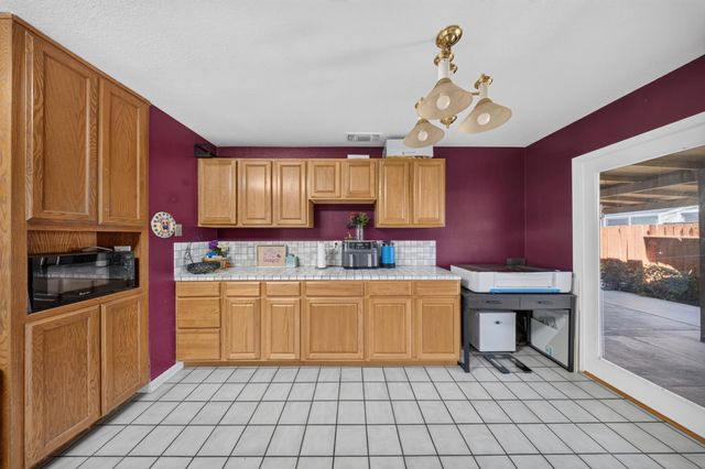 7560 Lemarsh Way, Sacramento, CA 95822
