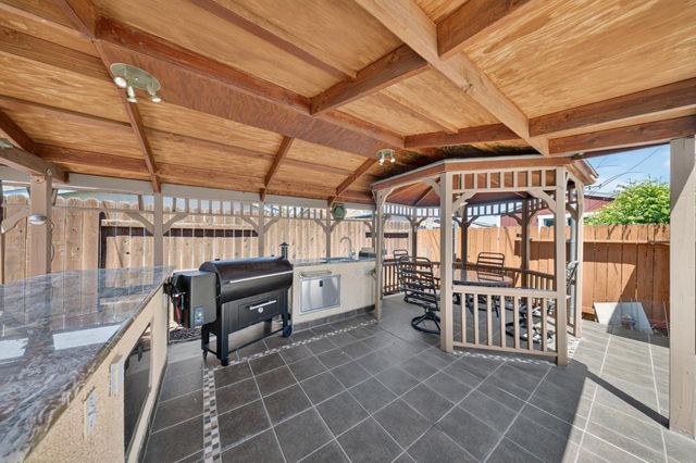 7560 Lemarsh Way, Sacramento, CA 95822