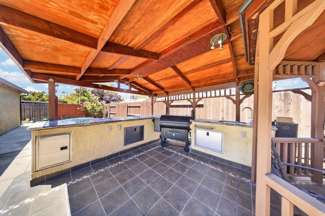 7560 Lemarsh Way, Sacramento, CA 95822